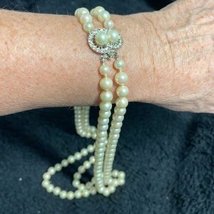 VINTAGE DOUBLE STRAND FAUX 6MM PEARLS WITH PEARL & RHINESTONE LOCKING CLASP